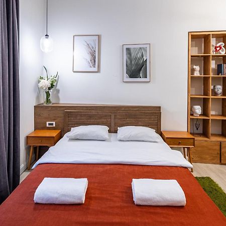 Apartamenty On Knyazya Romana Lviv Bagian luar foto