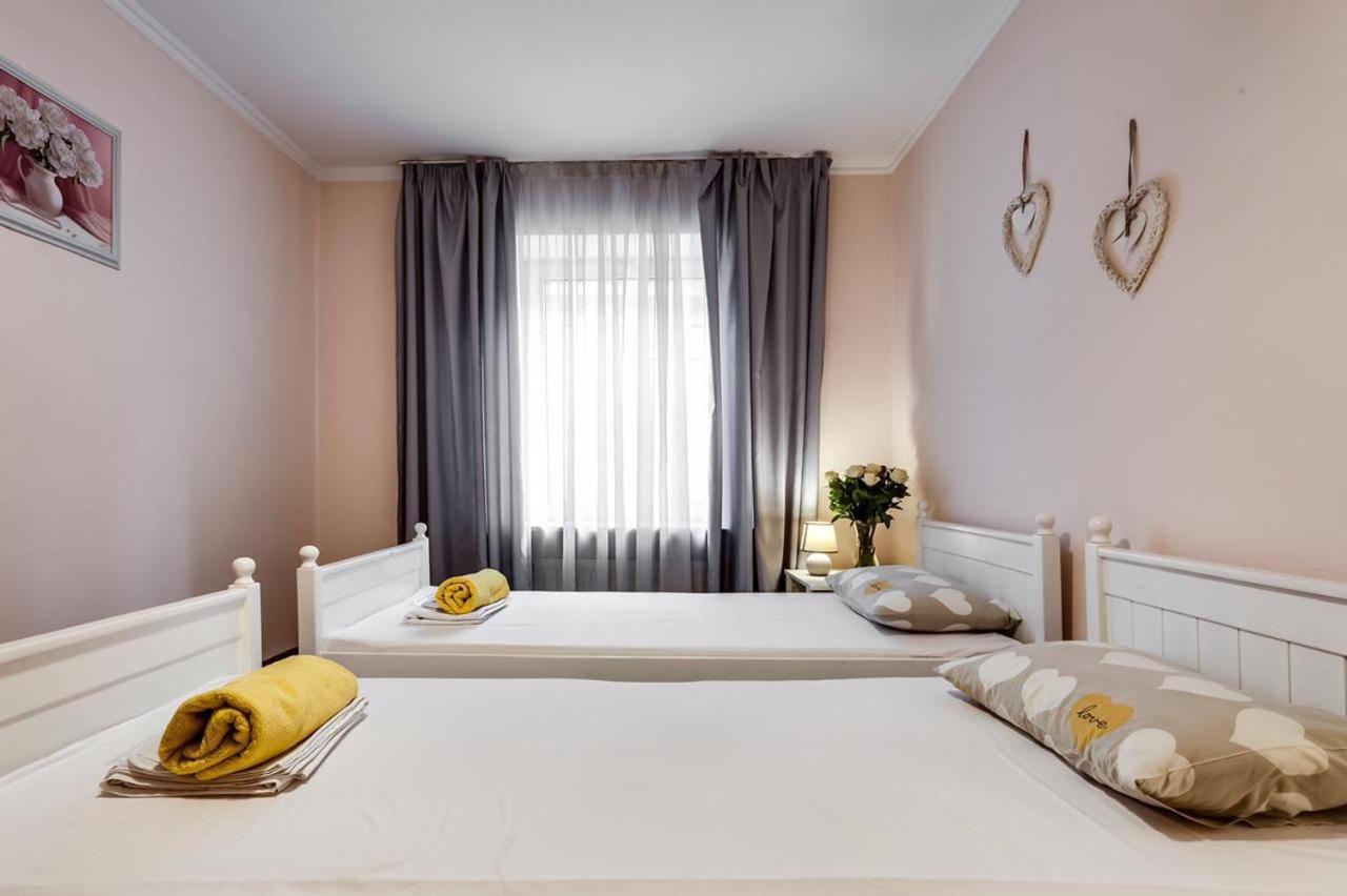 Apartamenty On Knyazya Romana Lviv Bagian luar foto