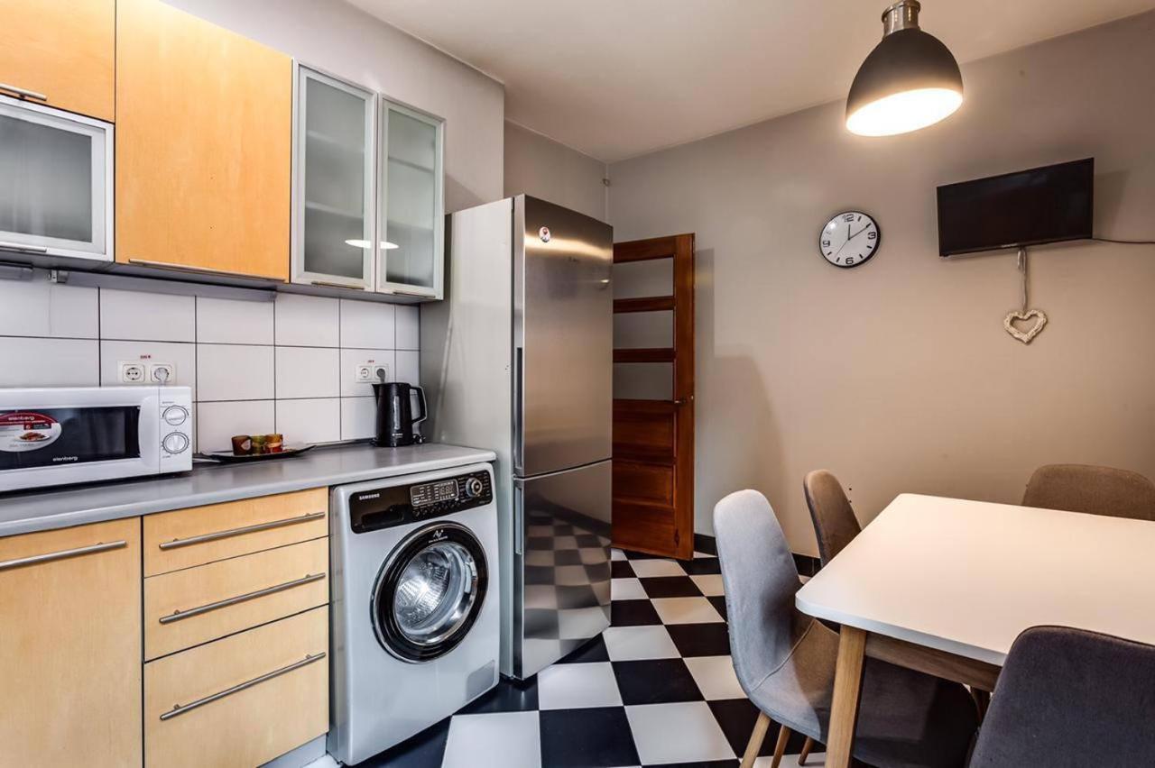 Apartamenty On Knyazya Romana Lviv Bagian luar foto