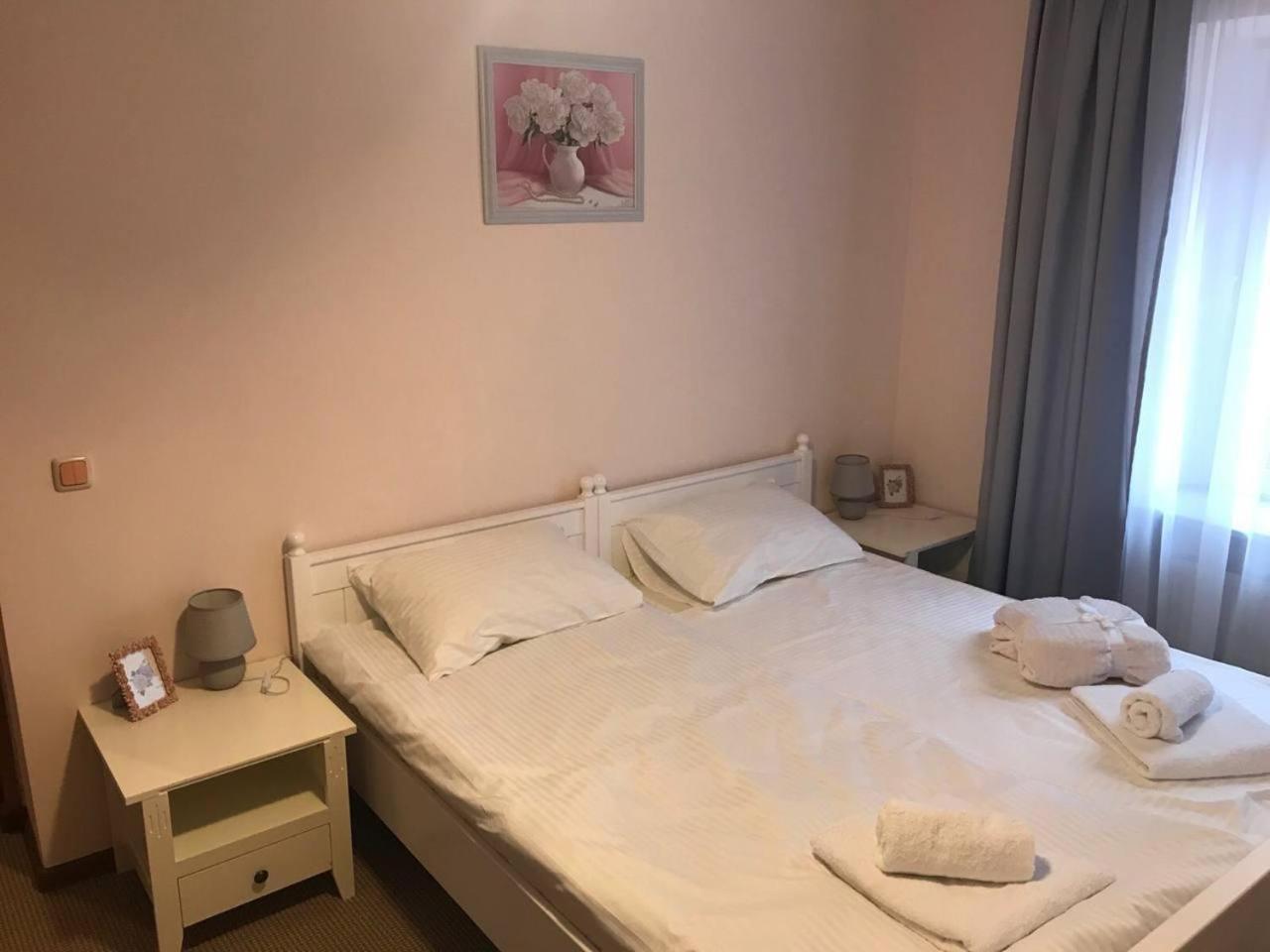 Apartamenty On Knyazya Romana Lviv Bagian luar foto