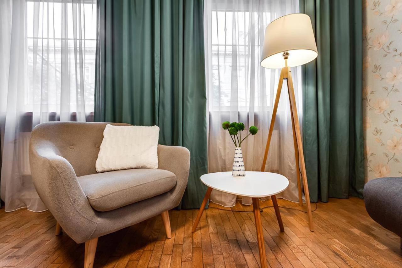 Apartamenty On Knyazya Romana Lviv Bagian luar foto