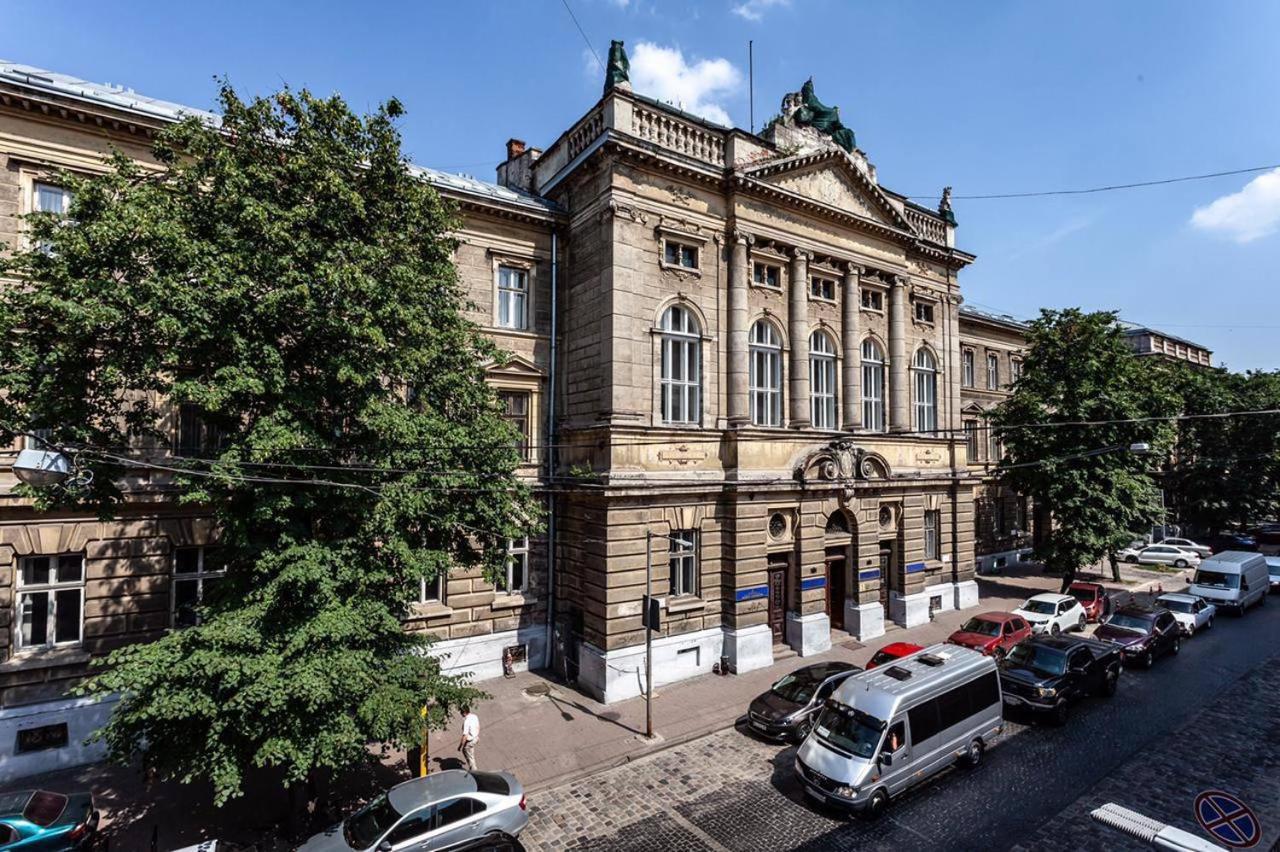 Apartamenty On Knyazya Romana Lviv Bagian luar foto