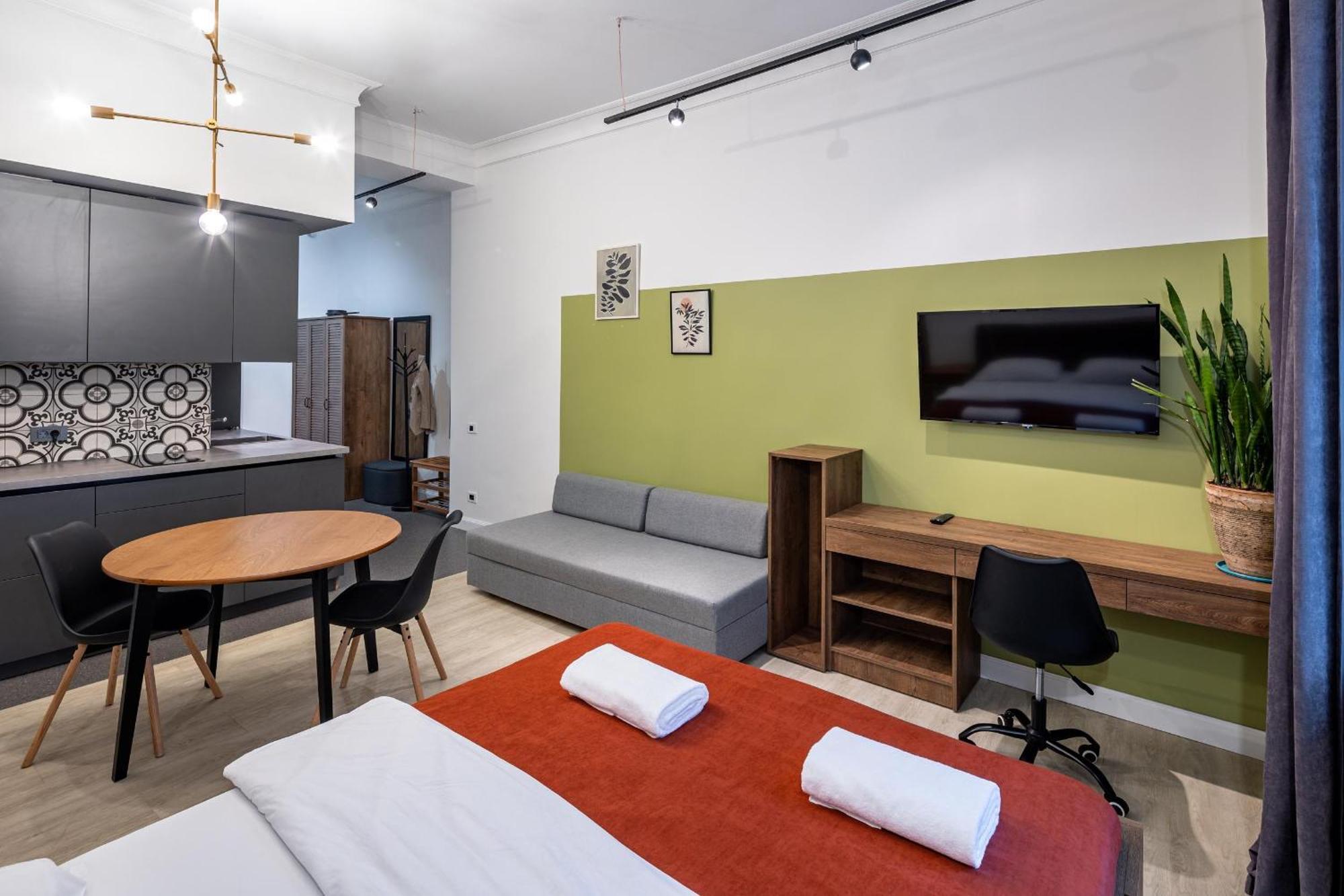 Apartamenty On Knyazya Romana Lviv Bagian luar foto