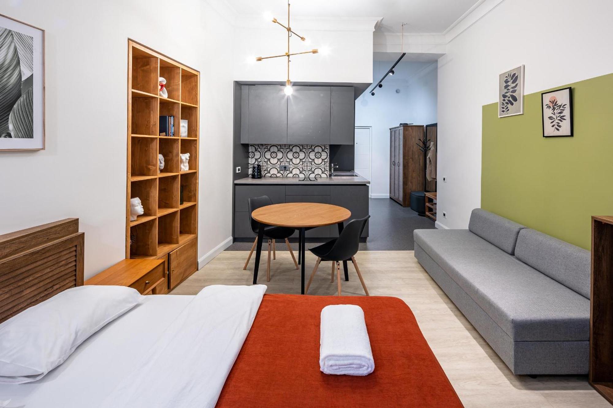 Apartamenty On Knyazya Romana Lviv Bagian luar foto