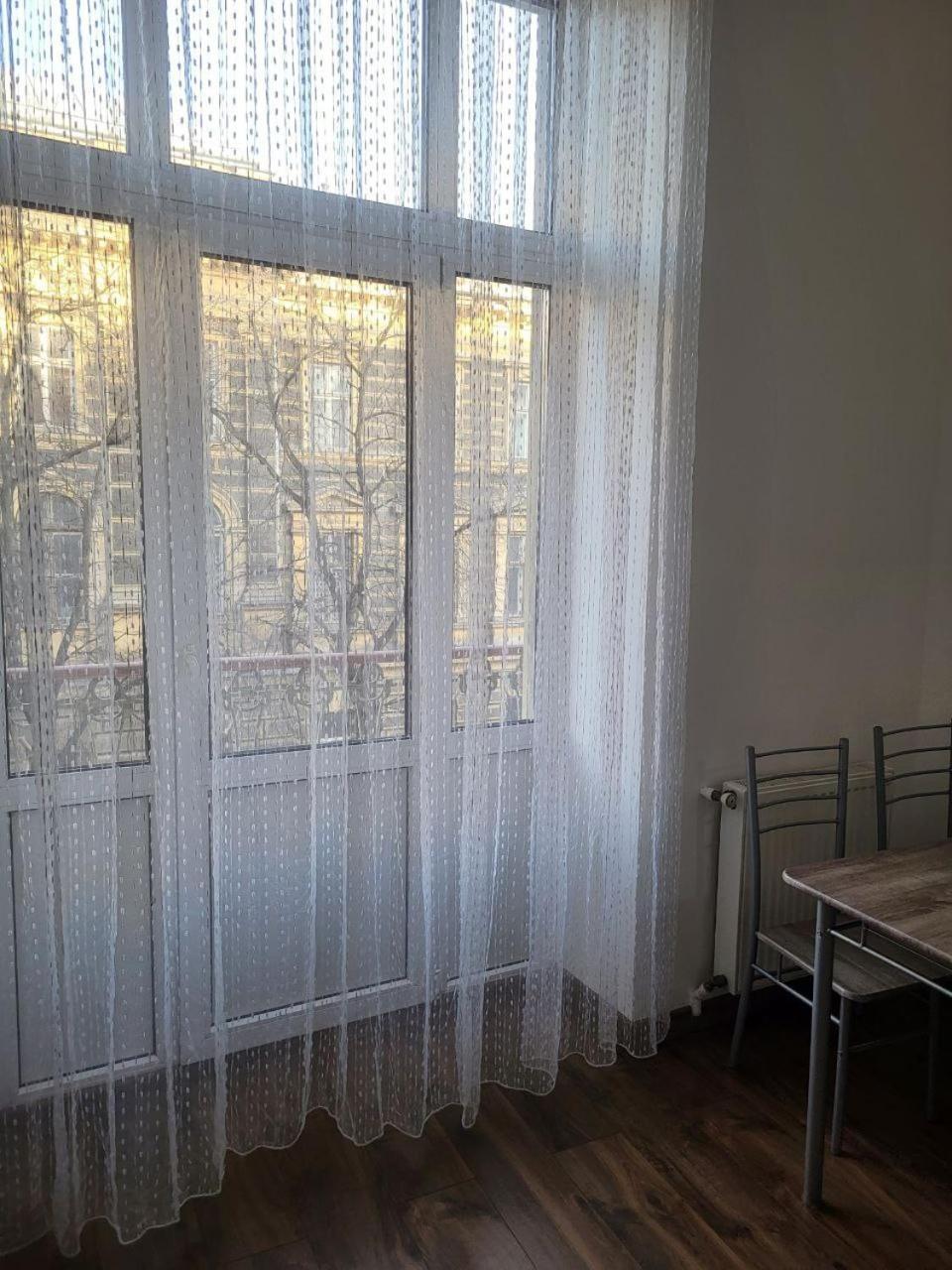 Apartamenty On Knyazya Romana Lviv Bagian luar foto