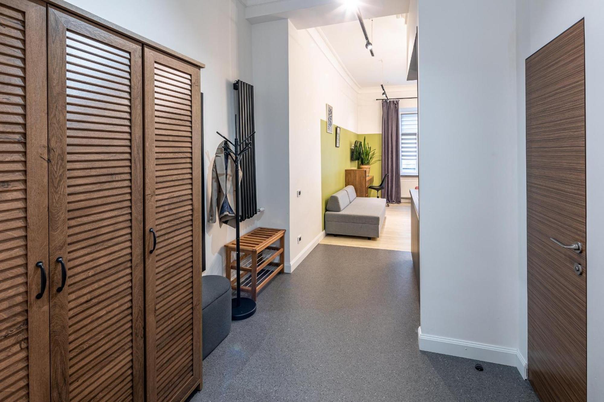 Apartamenty On Knyazya Romana Lviv Bagian luar foto