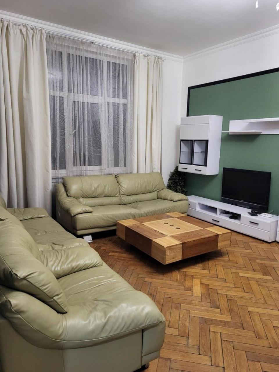 Apartamenty On Knyazya Romana Lviv Bagian luar foto