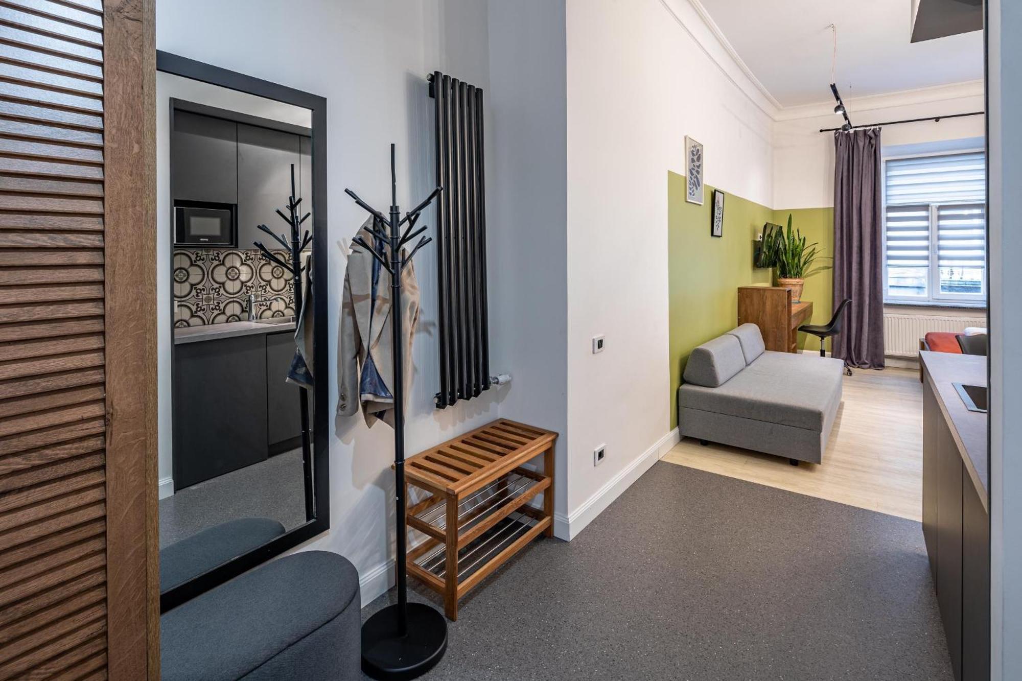 Apartamenty On Knyazya Romana Lviv Bagian luar foto